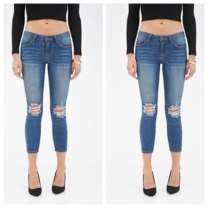 NWT FOREVER 21 RIPPED CROPPED SKINNY JEANS